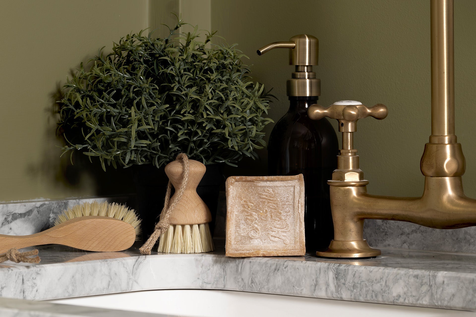 Why the Humble Dish Brush Is a Sustainability Hero
